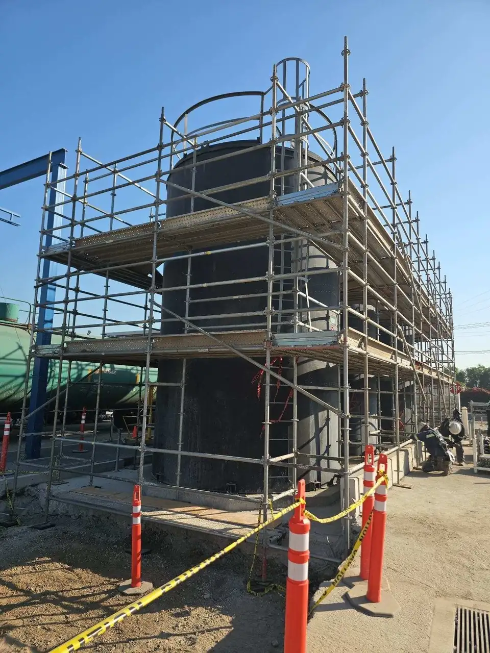 Two-level scaffold running along the wall of a commercial building